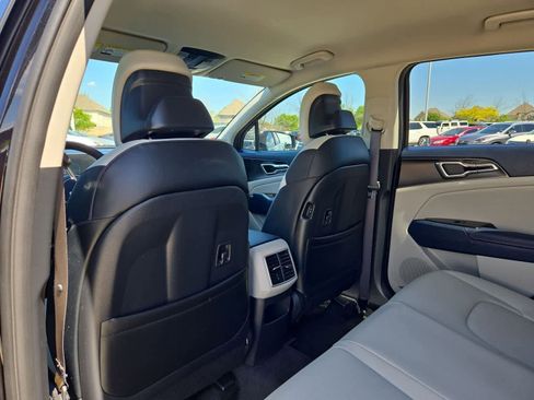 Certified 2025 Kia Sportage EX AWD/4WD image 17