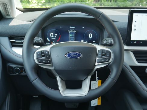 Used 2026 Ford Explorer Active AWD/4WD image 6