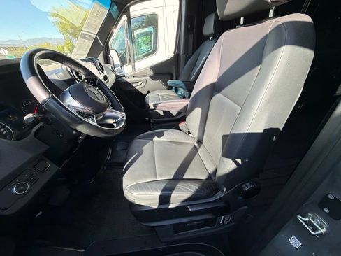 Used 2025 Mercedes-Benz Sprinter 2500 image 23