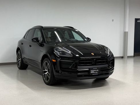 Certified 2026 Porsche Macan AWD/4WD image 9