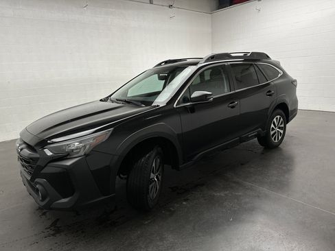Used 2024 Subaru Outback Premium AWD/4WD image 4