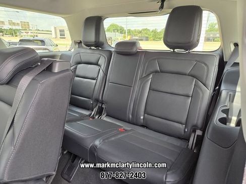 New 2027 Lincoln Navigator Premiere RWD image 10