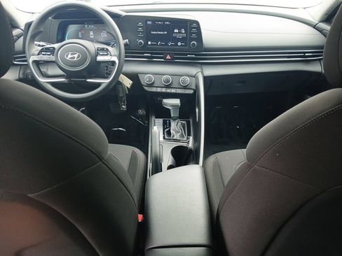 Used 2025 Hyundai Elantra SE FWD image 10