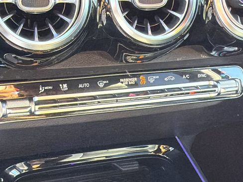 Used 2021 Mercedes-Benz GLB 250 image 18