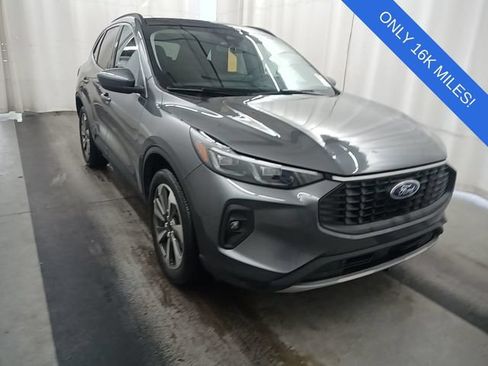 Used 2025 Ford Escape Platinum AWD/4WD image 1