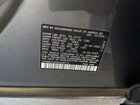 Used 2025 Volkswagen Atlas Cross Sport SE image 33