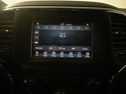 Used 2018 Jeep Grand Cherokee Laredo image 26