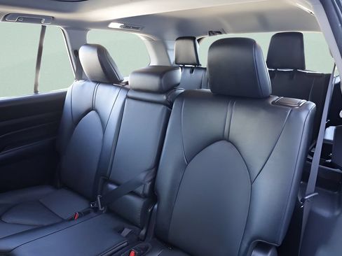 Certified 2024 Toyota Grand Highlander FWD image 21