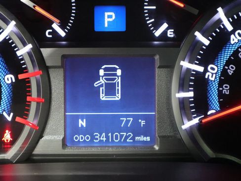 Used 2018 Toyota 4Runner Limited AWD/4WD image 2