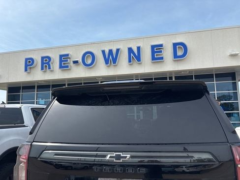 Used 2021 Chevrolet Tahoe Z71 w/ Z71 Off-Road Package AWD/4WD image 11