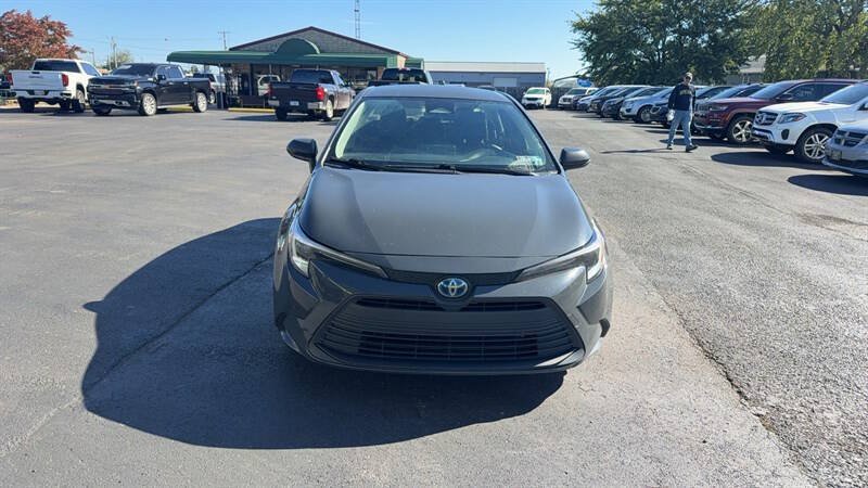 Used 2023 Toyota Corolla LE FWD image 3