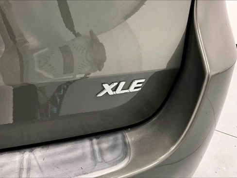 Used 2013 Toyota Sienna XLE image 39