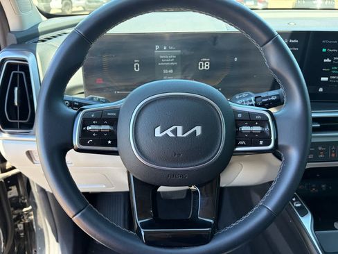 Used 2025 Kia Sorento S w/ Panoramic Sunroof Package FWD image 13