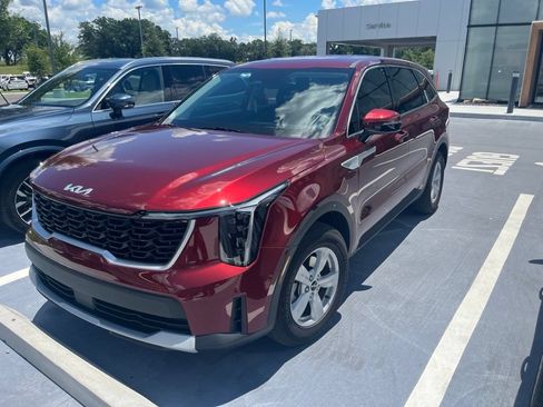 Used 2025 Kia Sorento LX FWD image 6