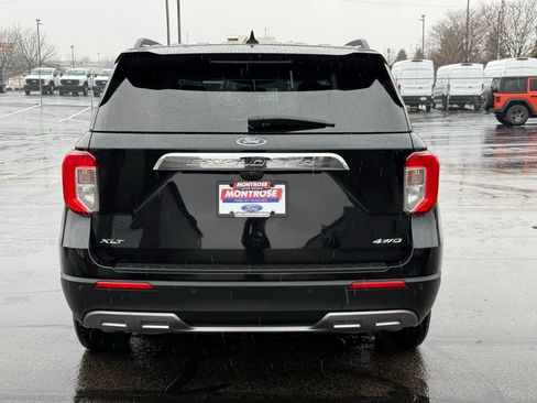 Used 2022 Ford Explorer XLT w/ Equipment Group 202A image 4