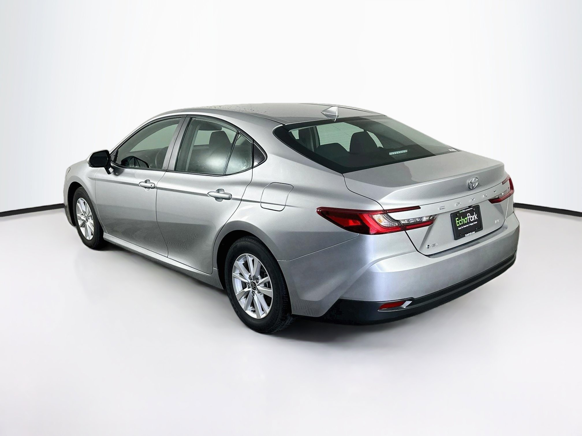 Used 2025 Toyota Camry LE FWD image 5