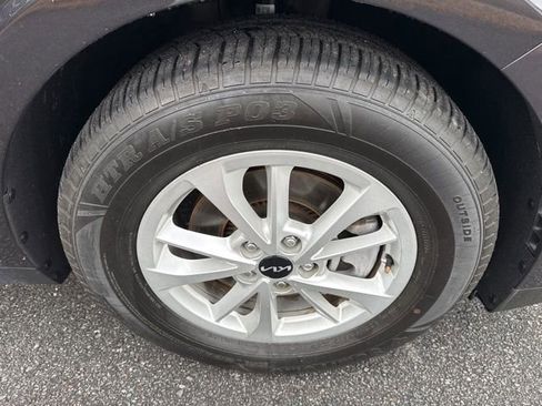 Used 2023 Kia Carnival LX image 33