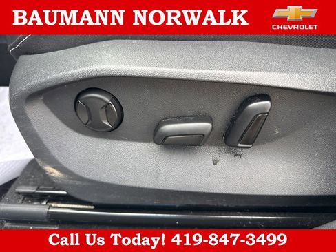 Used 2023 Volkswagen Taos SE FWD image 21