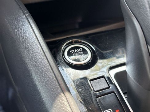 Used 2025 Nissan Versa SV FWD image 22