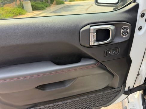 Used 2018 Jeep Wrangler Rubicon AWD/4WD image 13