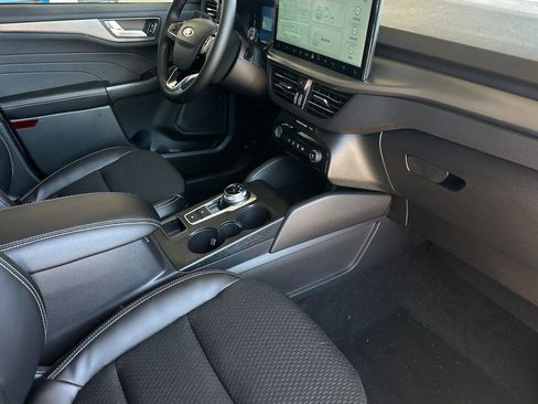 New 2025 Ford Escape SE image 13