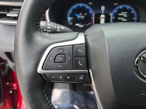 Used 2023 Toyota Highlander Limited image 16