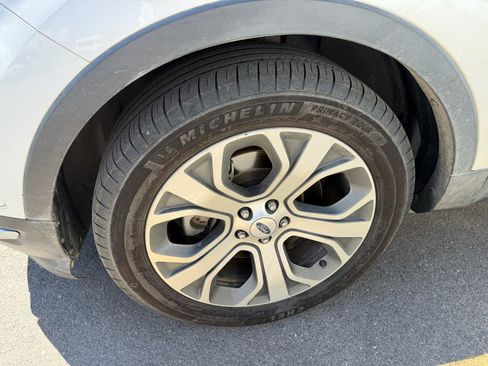 Used 2019 Ford Explorer Platinum AWD/4WD image 8