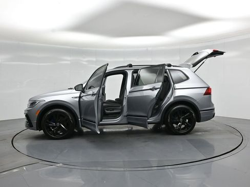 Used 2023 Volkswagen Tiguan SE R-Line image 31