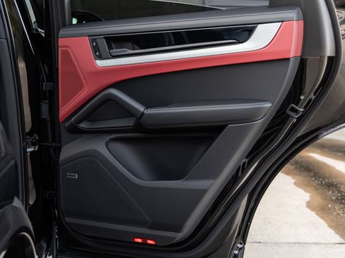 Certified 2026 Porsche Cayenne E-Hybrid Coupe AWD/4WD image 36