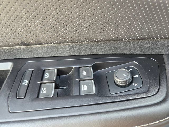 Used 2025 Volkswagen Atlas SE AWD/4WD image 38
