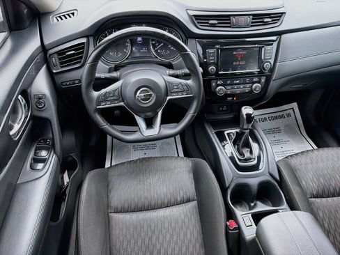 Used 2018 Nissan Rogue SV FWD image 15