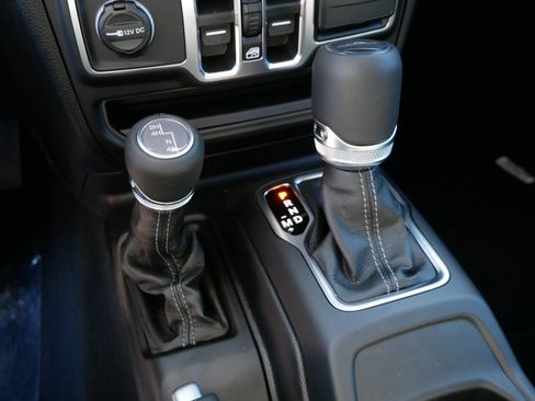 New 2026 Jeep Gladiator Sport AWD/4WD image 19