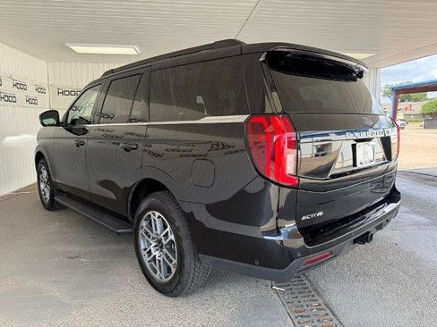 Certified 2025 Ford Expedition Active AWD/4WD image 2