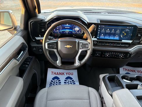 Used 2025 Chevrolet Silverado 1500 LT AWD/4WD image 9