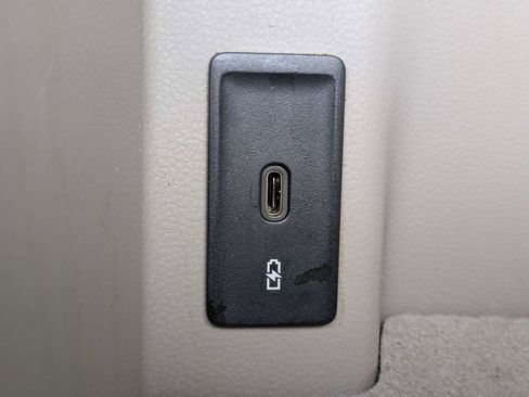 Used 2024 Volkswagen Atlas SE w/ Panoramic Sunroof Package FWD image 32