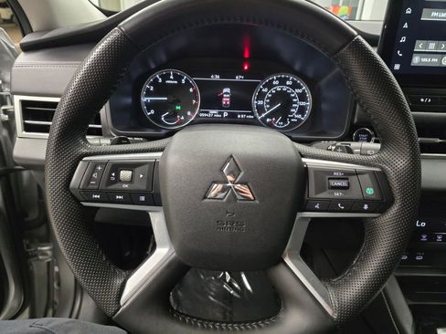 Used 2025 Mitsubishi Outlander SE FWD image 18