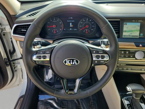 Used 2017 Kia Cadenza Technology image 18