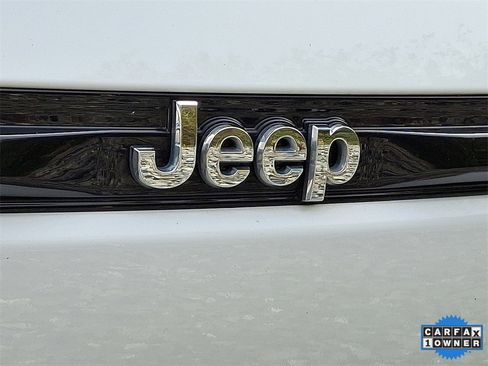 Used 2022 Jeep Grand Cherokee Limited image 32