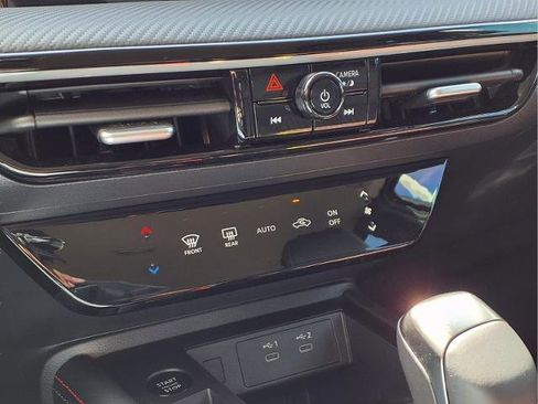 Certified 2025 Nissan Kicks SR image 20