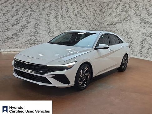 Certified 2025 Hyundai Elantra Limited FWD image 3