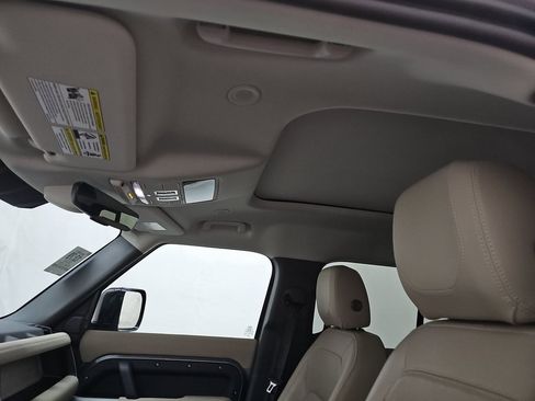 Used 2023 Land Rover Defender 110 S image 8