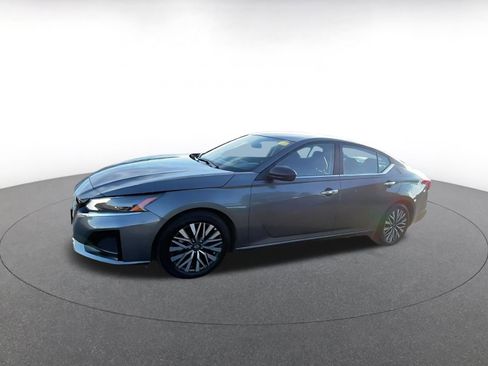 Used 2025 Nissan Altima 2.5 SV image 8