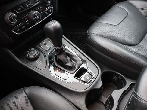 Used 2020 Jeep Cherokee Limited image 26