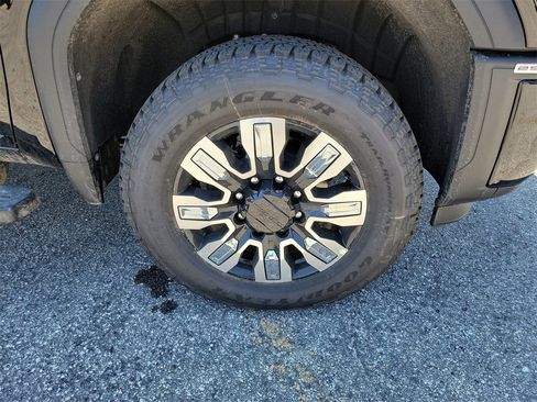 New 2025 GMC Sierra 2500 Denali w/ Denali Reserve Package image 3