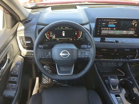 Certified 2025 Nissan Rogue SL w/ Tech Package FWD image 16