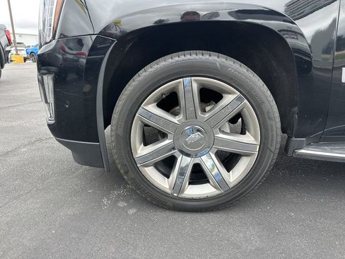 Used 2018 Cadillac Escalade ESV Luxury AWD/4WD image 14