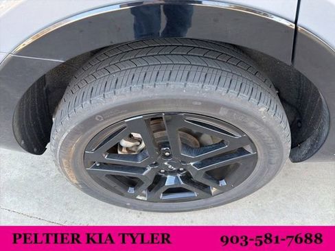 Certified 2022 Kia Sorento SX image 13