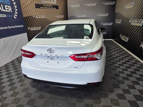 Used 2018 Toyota Camry LE image 14