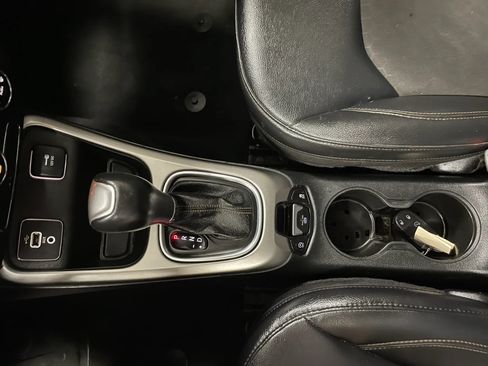 Used 2017 Jeep Compass Latitude FWD image 35