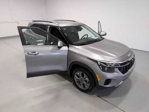 Used 2024 Kia Seltos S AWD/4WD image 16